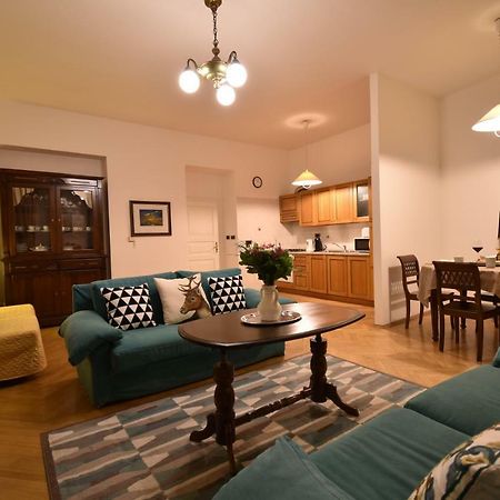Cozy Flat By The Astronomical Clock Lägenhet Prag Exteriör bild