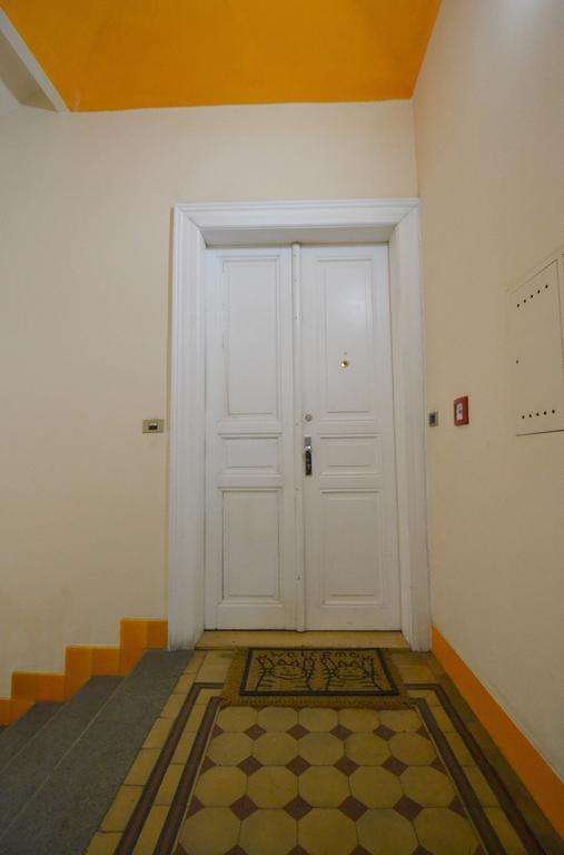 Cozy Flat By The Astronomical Clock Lägenhet Prag Exteriör bild