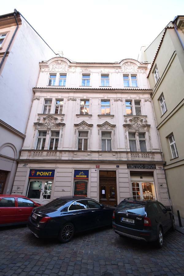 Cozy Flat By The Astronomical Clock Lägenhet Prag Exteriör bild