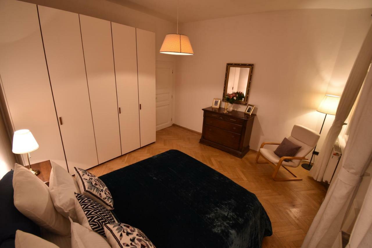 Cozy Flat By The Astronomical Clock Lägenhet Prag Exteriör bild