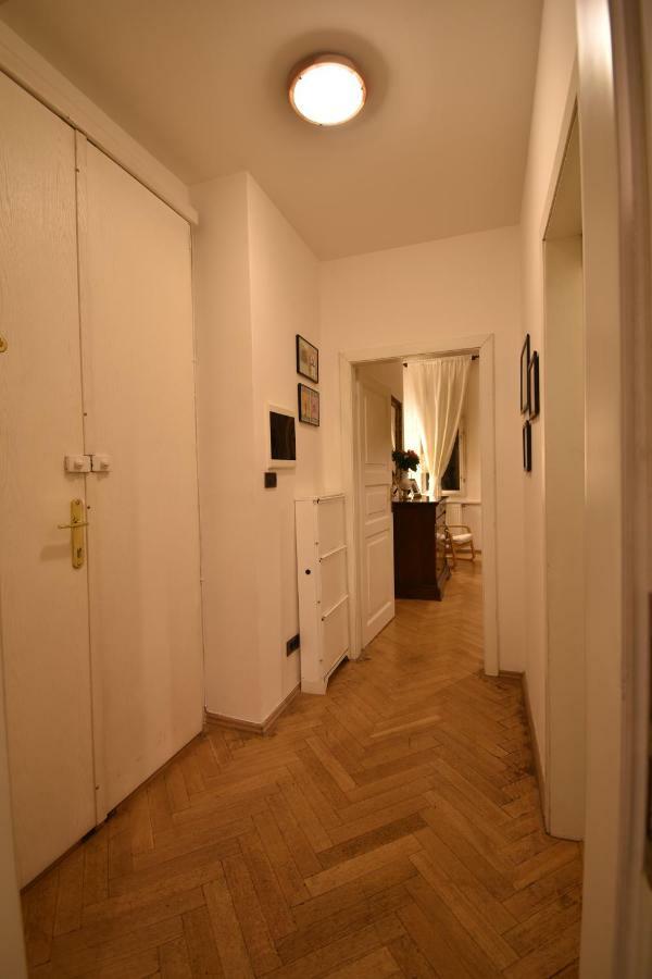 Cozy Flat By The Astronomical Clock Lägenhet Prag Exteriör bild